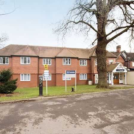 Travelodge Walton On Thames Buitenkant foto