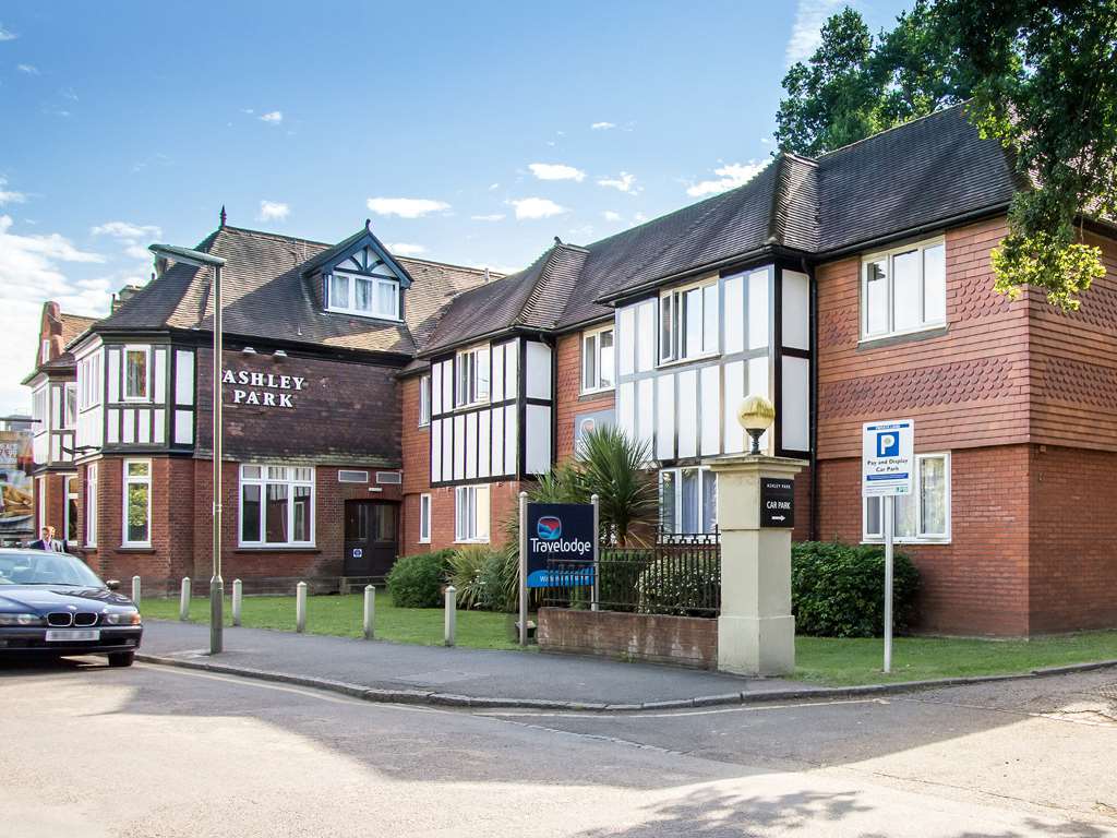 Travelodge Walton On Thames Buitenkant foto