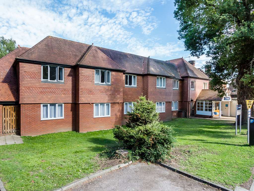 Travelodge Walton On Thames Buitenkant foto