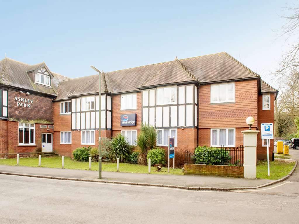 Travelodge Walton On Thames Buitenkant foto